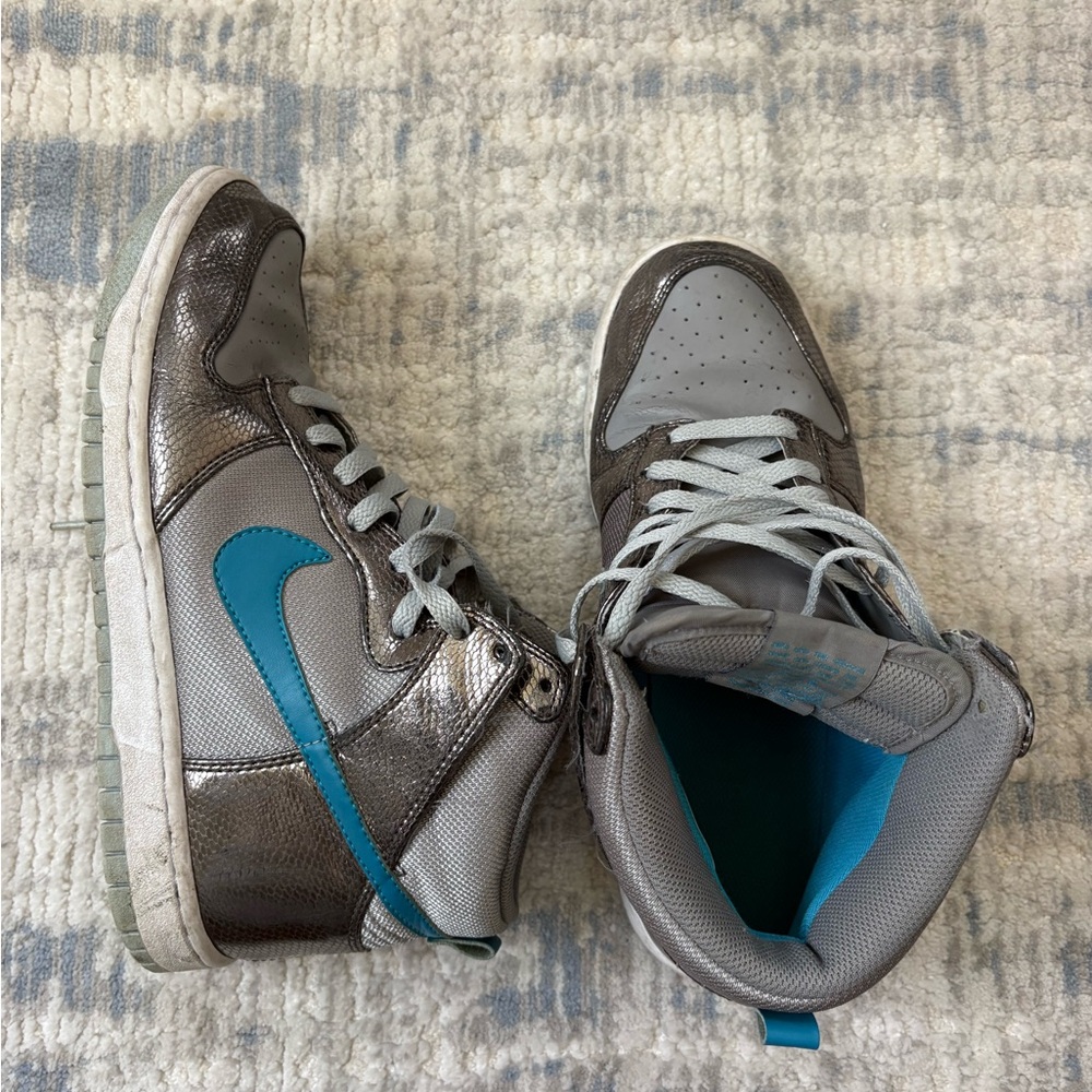 Vintage Nike High-Top Athletic Shoes Gray with Teal Swoosh